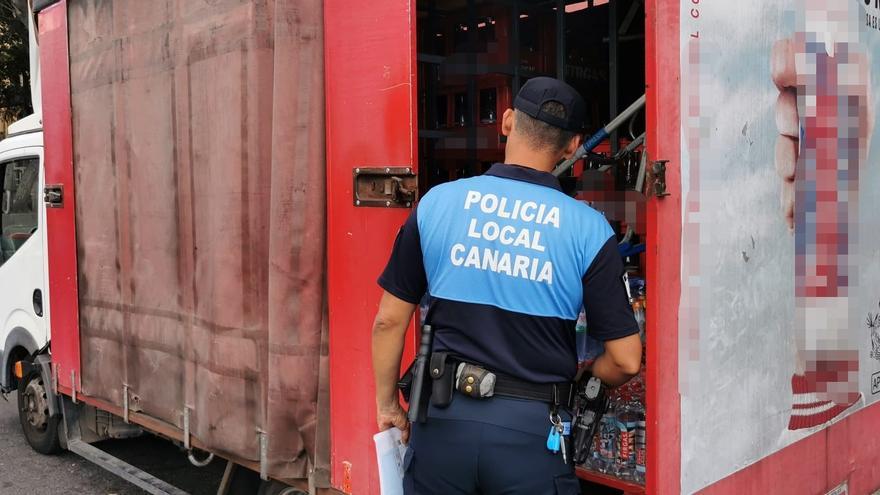La Policía intercepta en la Avenida Marítima un camión que transportaba 2.000 kilos más de lo permitido