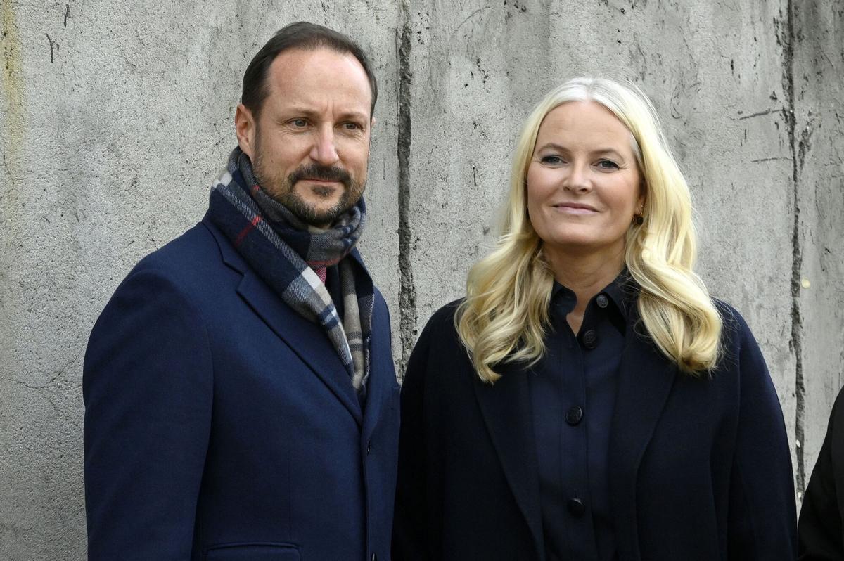 El Príncipe Heredero Haakon von Noruega y la Princesa Heredera Mette-Marit . 09/11/2023 November 9, 2023, Berlin, Berlin, Deutschland: Kronprinz Haakon von Norwegen und Kronprinzessin Mette-Marit von Norwegen beim Besuch der Gedenkstätte Berliner Mauer an der Bernauer StraÃŸe. Berlin, 09.11.2023 SOCIEDAD Europa Press/Contacto/Frederic Kern. Monarquía. Familia Real