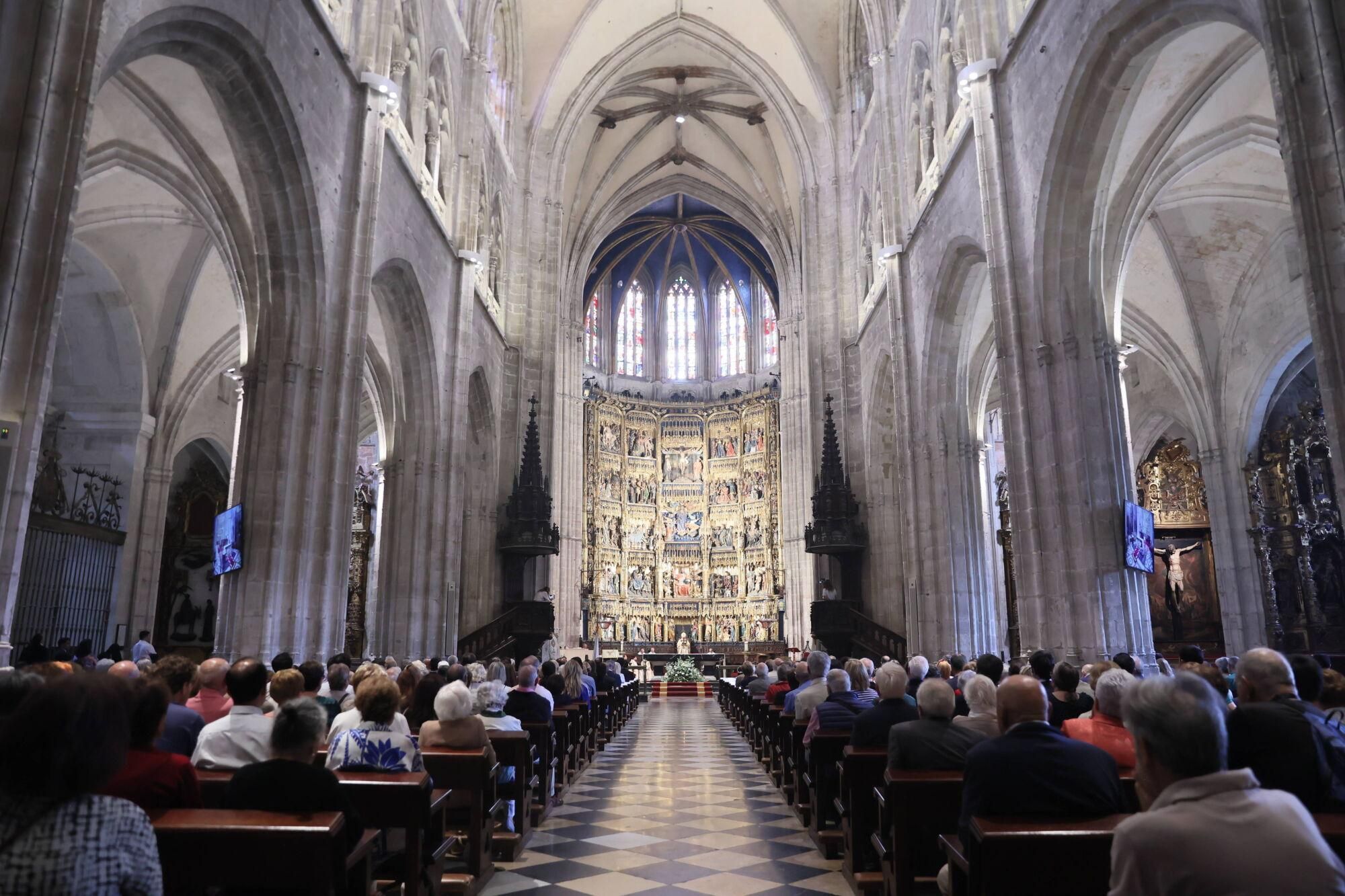 Así fue la misa del Corpus Christi en la catedral de Oviedo.