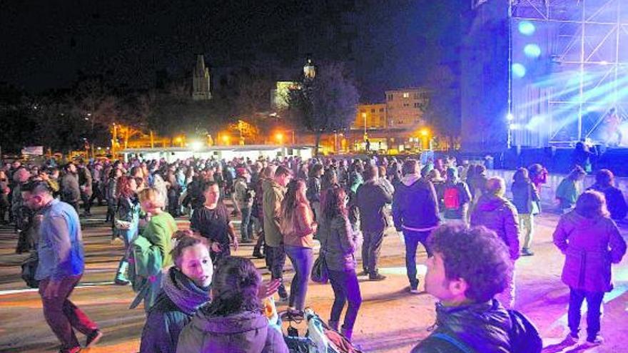 Públic assistent a un concert a la zona de barraques, en una imatge d’arxiu. | MARC MARTÍ