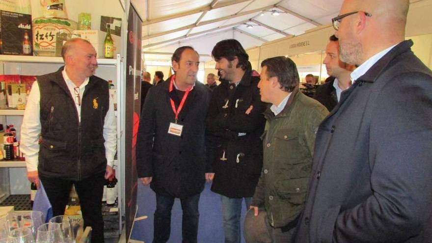 Alfredo Rojas, Garaña, Riestra, Juan Carlos Armas, Ángel Bada e Iván García, ayer en la feria.