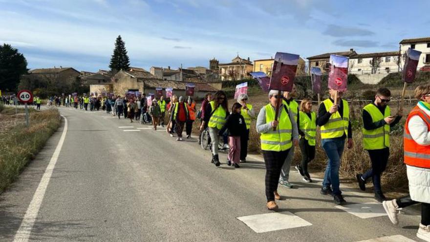 Un momento de la marcha de protesta. | AYUNTAMIENTO DE BISCARRUÉS