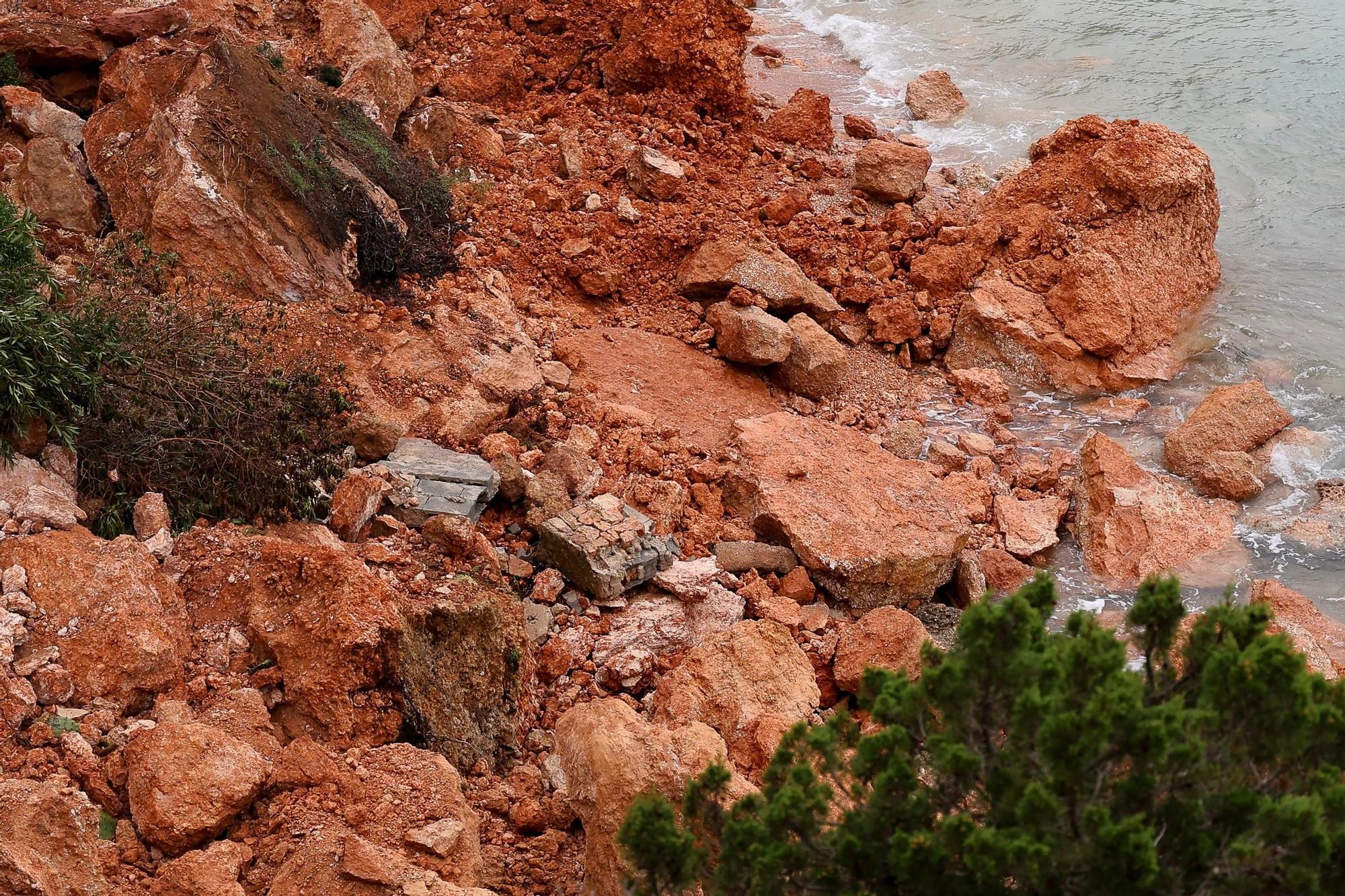 Nuevas imágenes del derrumbe del acantilado de Porroig