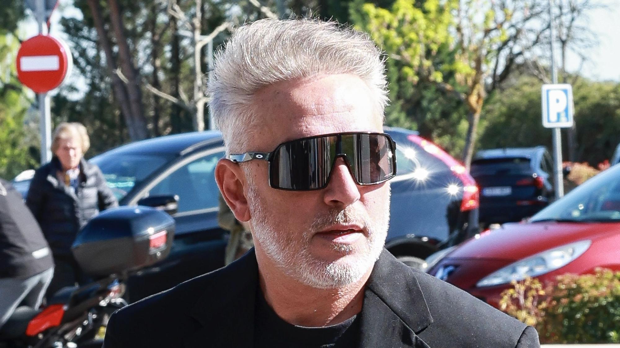 Kiko Hernández, encadenado y en huelga de hambre