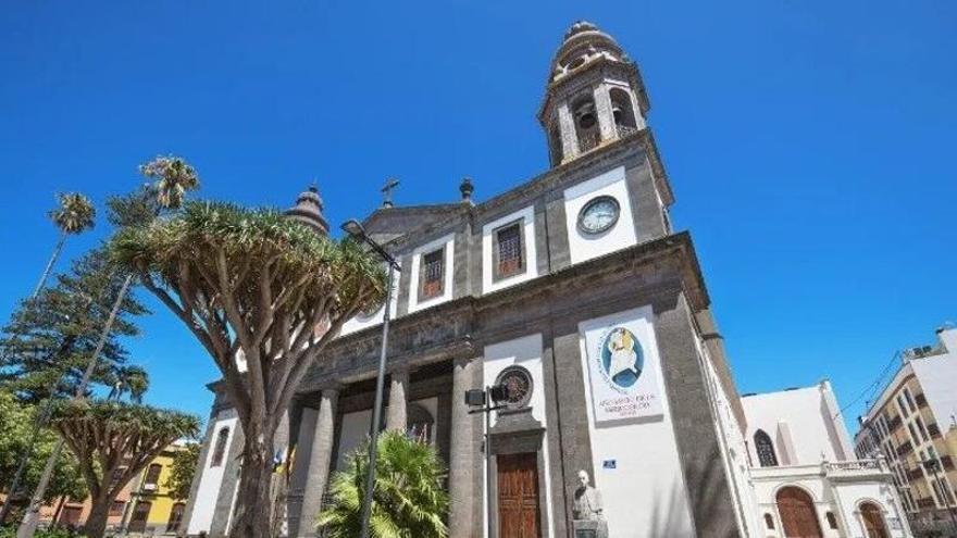 La Ley de Municipios Turísticos de Canarias nace con beneficios en diferido y sin financiación
