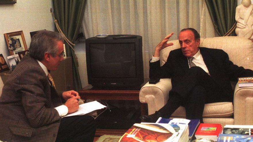 Por la izquierda, Pedro de Silva y Manuel Fraga, durante la entrevista.