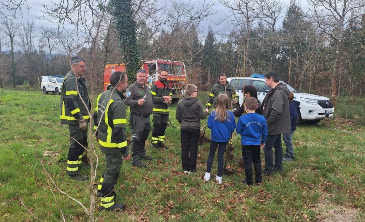 O CEIP do Foxo celebra o día da poesía e da árbore coa participación de todo o alumnado