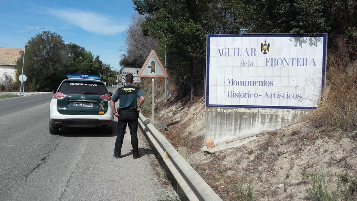 Agentes de la Guardia Civil del puesto de Aguilar de la Frontera.