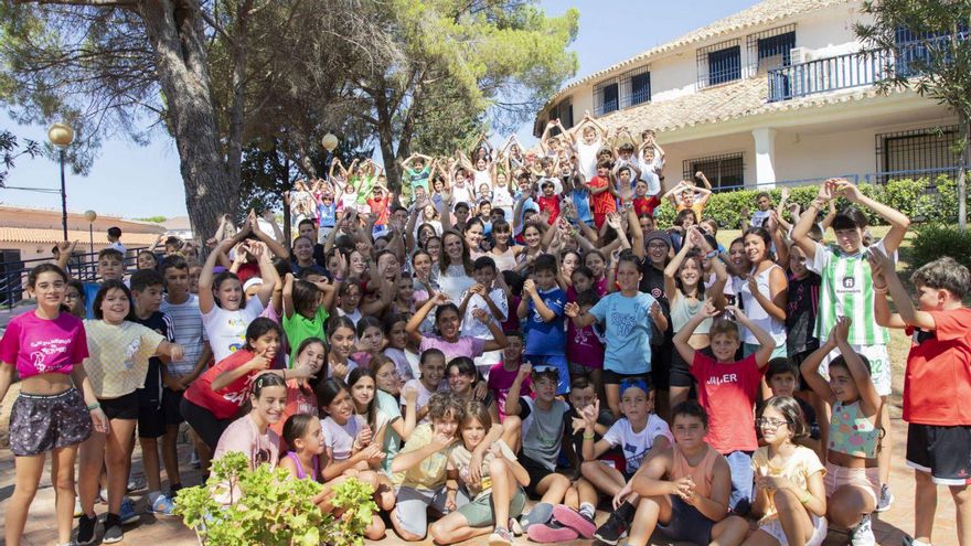 El campamento de verano en Cerro Muriano acoge una miniolimpiada