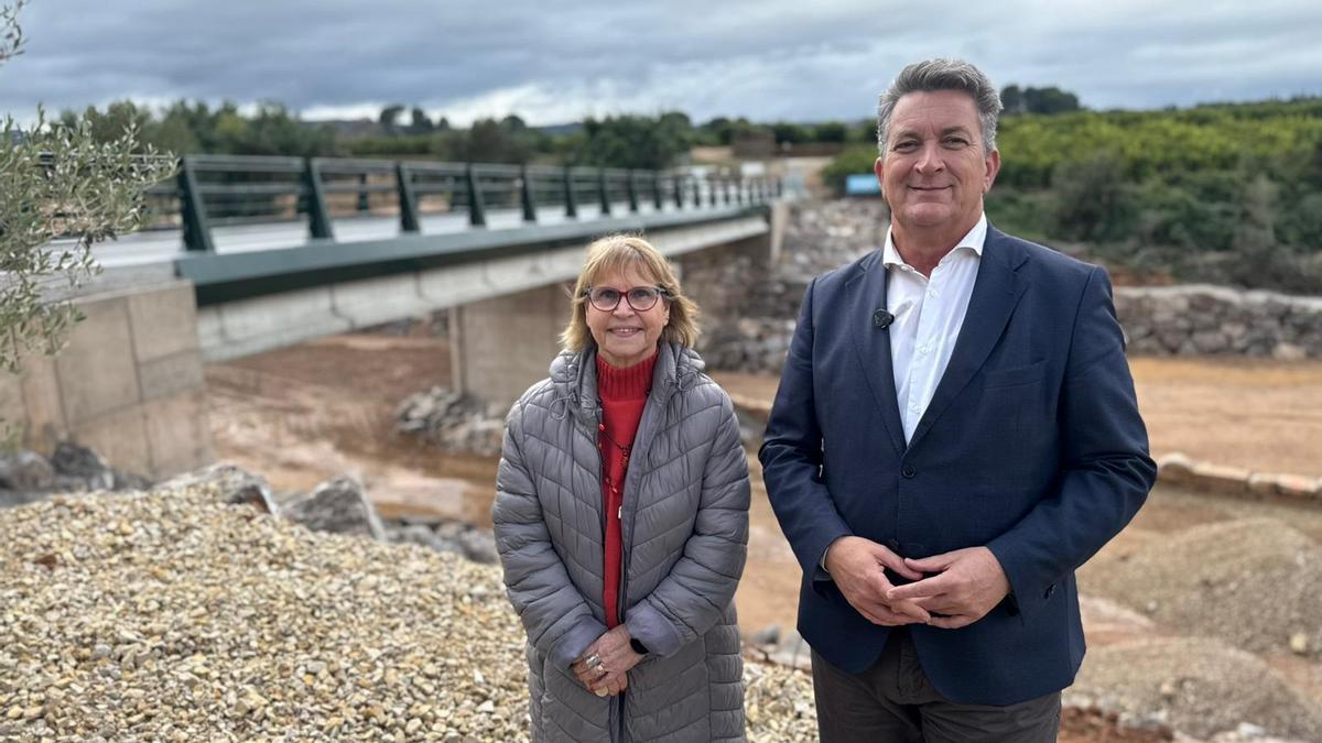 La alcaldesa Conxa Garcia con el conseller Vicente Martínez Mus.