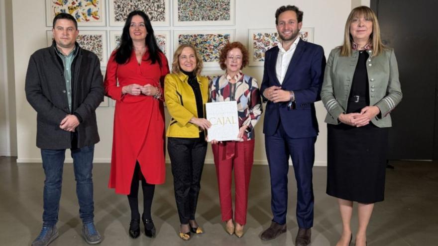 Los alcaldes de Ayerbe, Huesca y Sabiñánigo, junto a Claver y las autoras de la biografía. | DPH