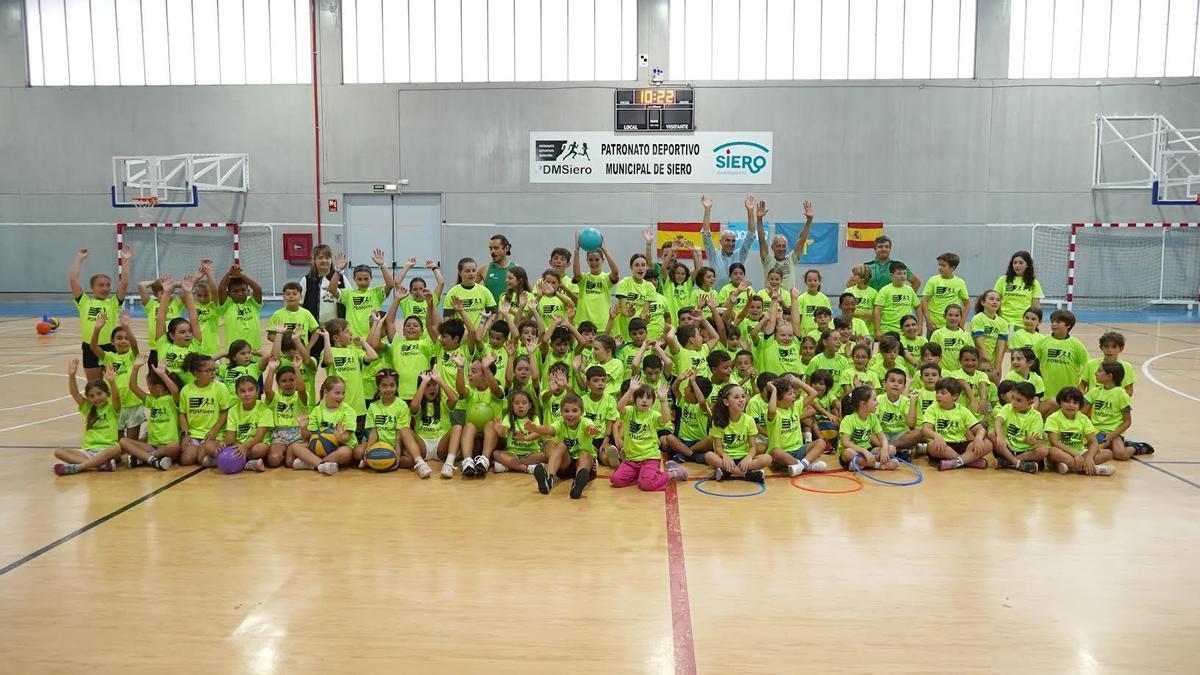 Foto de familia de los participantes