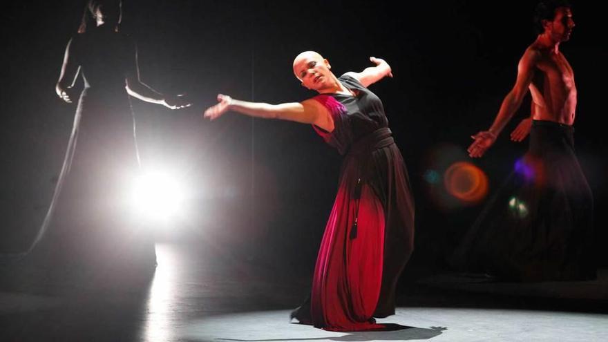 Las &quot;Apariencias&quot; de Eva Yerbabuena danzan en el gijonés teatro Jovellanos