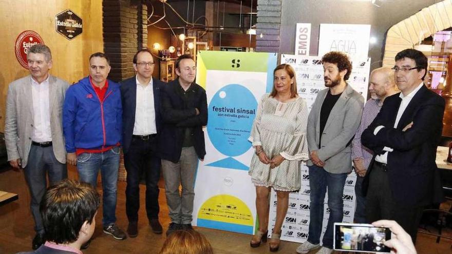 Patrocinadores y representantes institucionales, ayer en la presentación del festival, en Vigo. // Faro