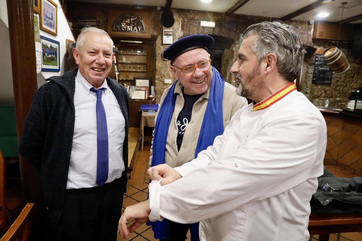 Langostinos, lubina y paletilla para la última Nochebuena en uno de los templos de la cocina en Asturias, que cierra
