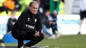 Marcelo Bielsa en el banquillo de los Leeds.