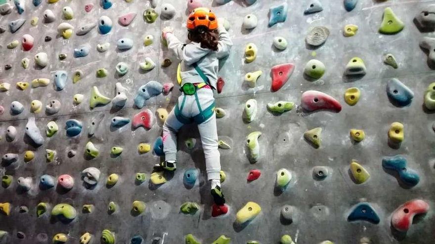 El Torrecerredo abre la escalada a los niños