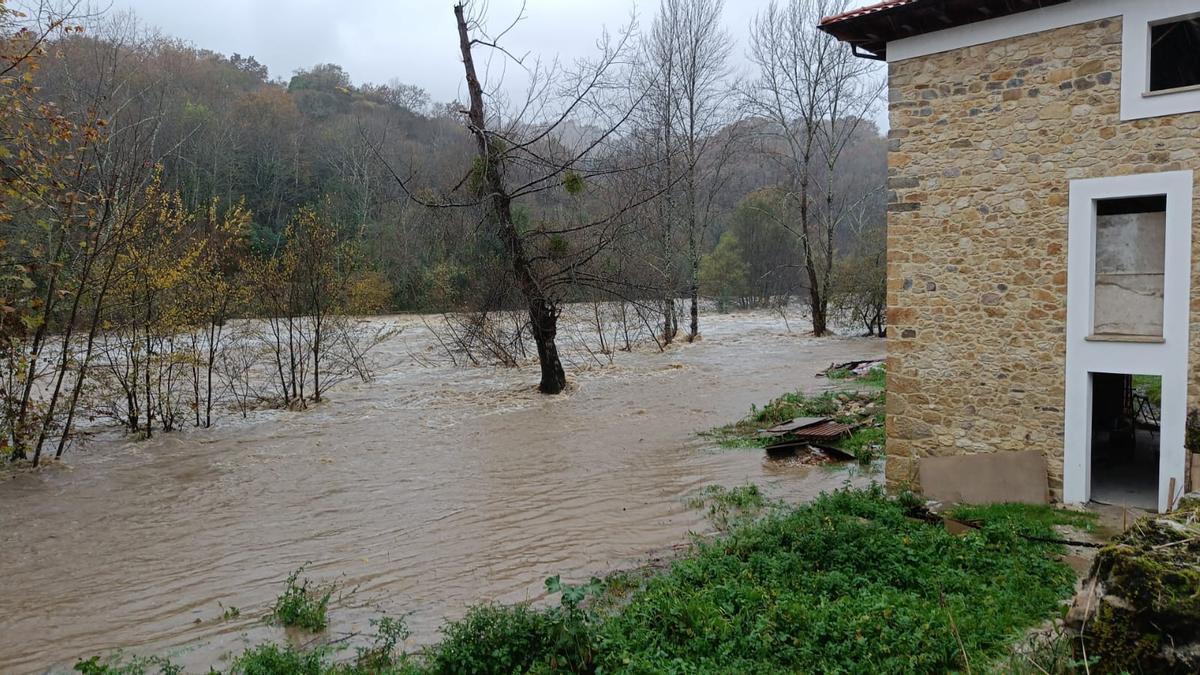 El río Piloña al paso por Soto de Dueñas.