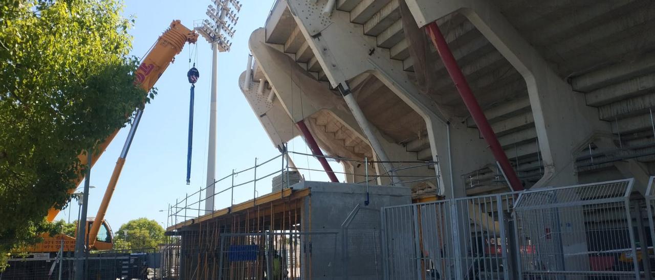 Obras de los nuevos tornos de la Tribuna Este.