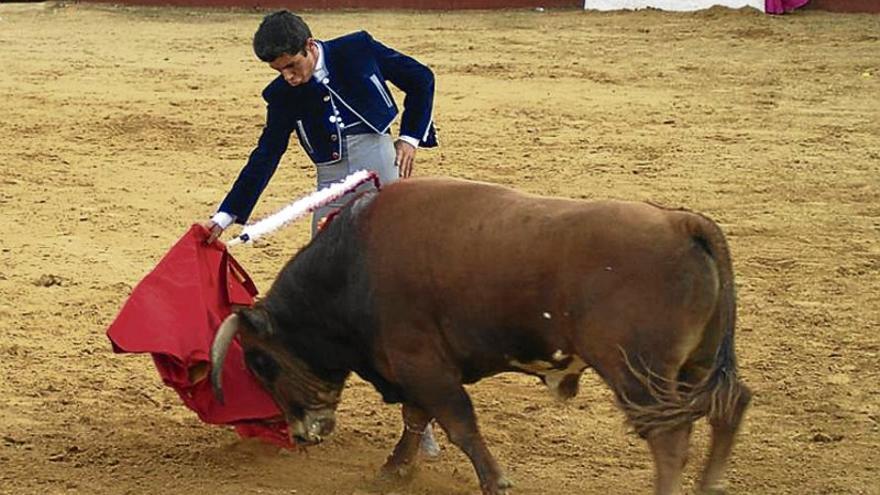 El novillero José Rojo torea en La Cumbre