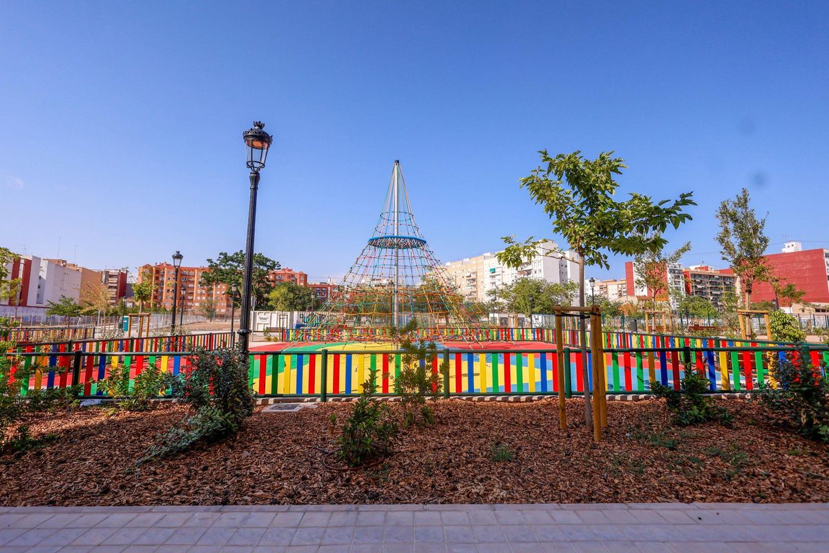 Instalaciones infantiles ya terminadas, pero cerradas