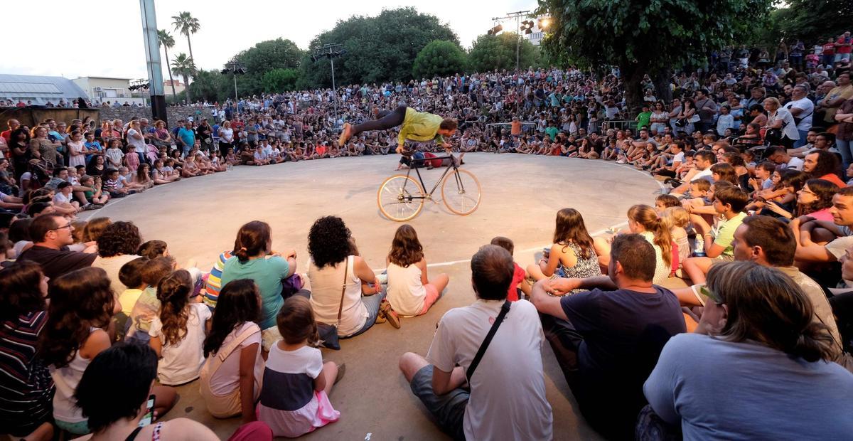 Espectáculo en el festival Al Carrer de Viladecans