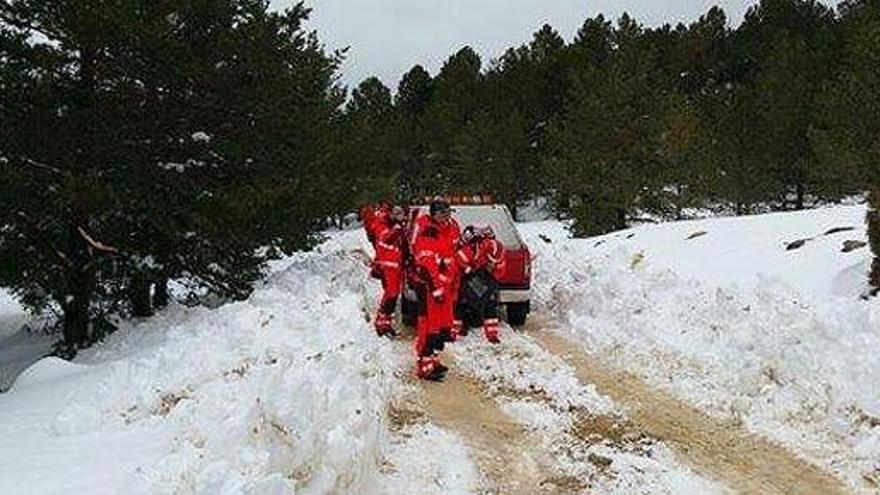 Equipos de rescate en las labores de búsqueda.