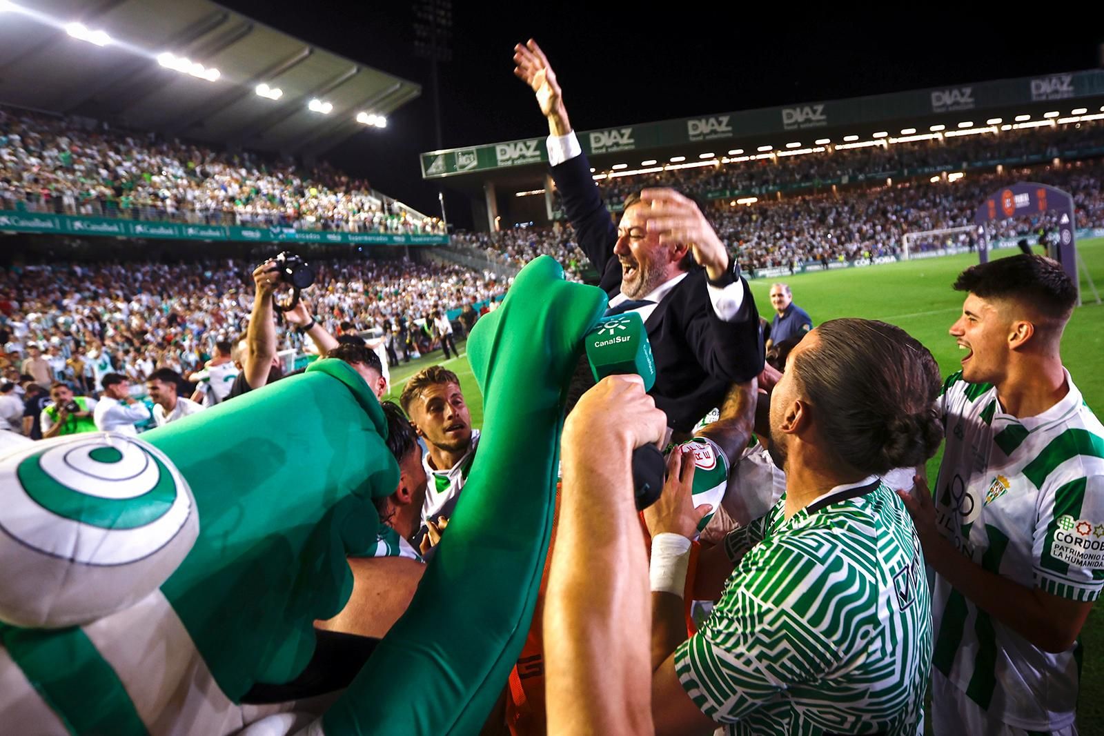 El Córdoba CF vuelve a Segunda / Las mejores imágenes de una noche para la historia