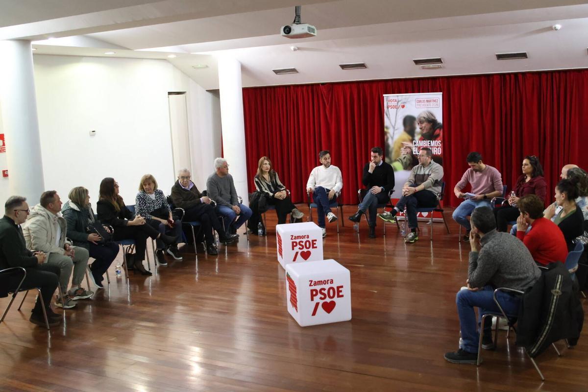 La candidatura socialista atiende a los medios para valorar la situación de la sanidad en la provincia.