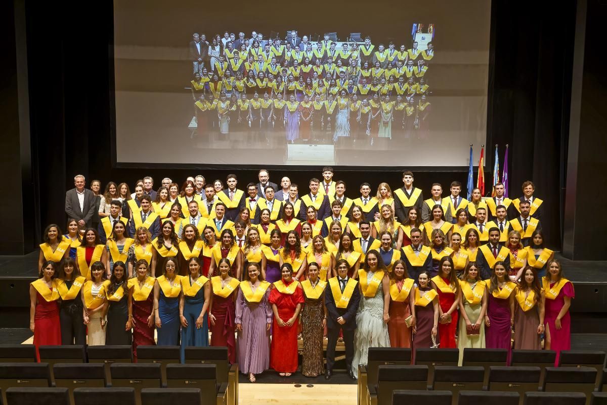 Galería | La Jaume I gradúa a 92 estudiantes de Enfermería y a 84 de Medicina