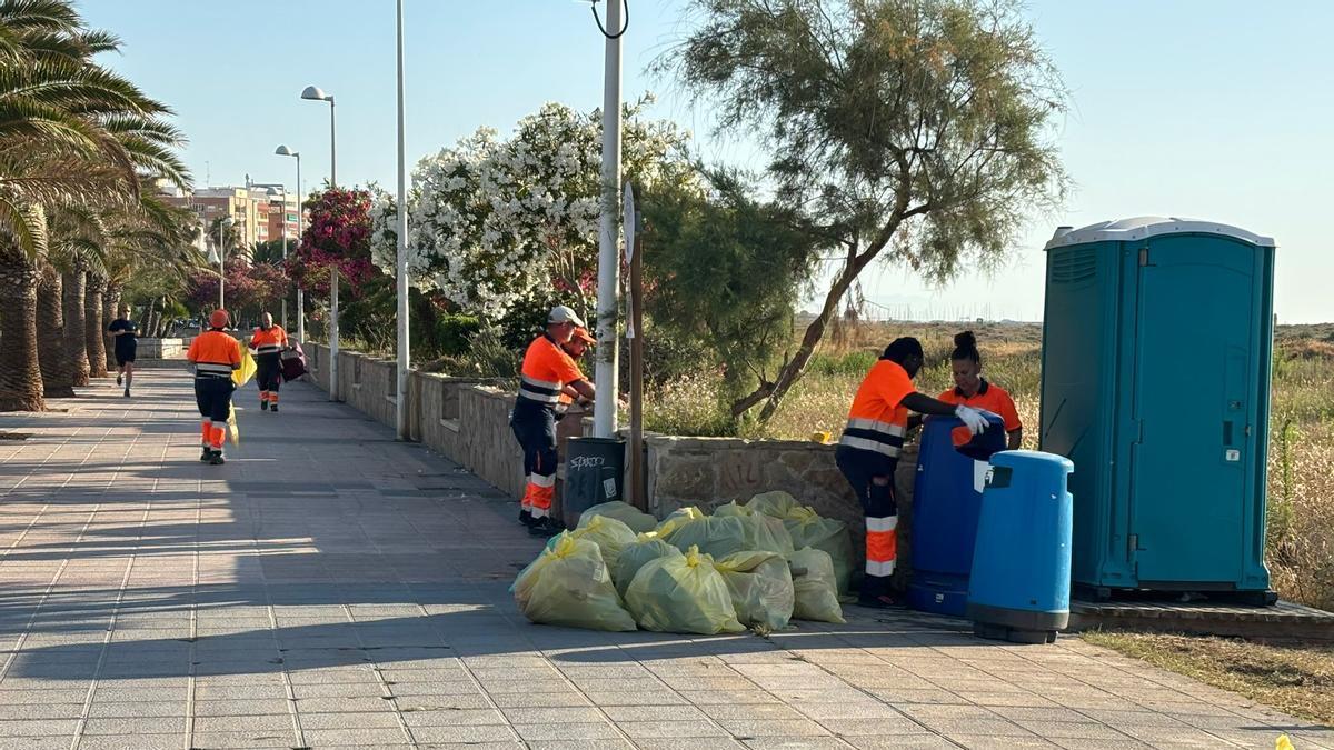 Así ha amanecido el paseo marítimo del Port de Sagunt tras San Juan