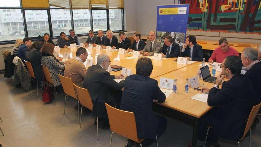 La CHMS reunió ayer en Ourense a su junta de gobierno y al Consejo del Agua. // Iñaki Osorio