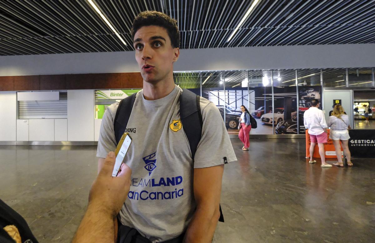 La llegada de los jugadores del CB Gran Canaria tras su descenso