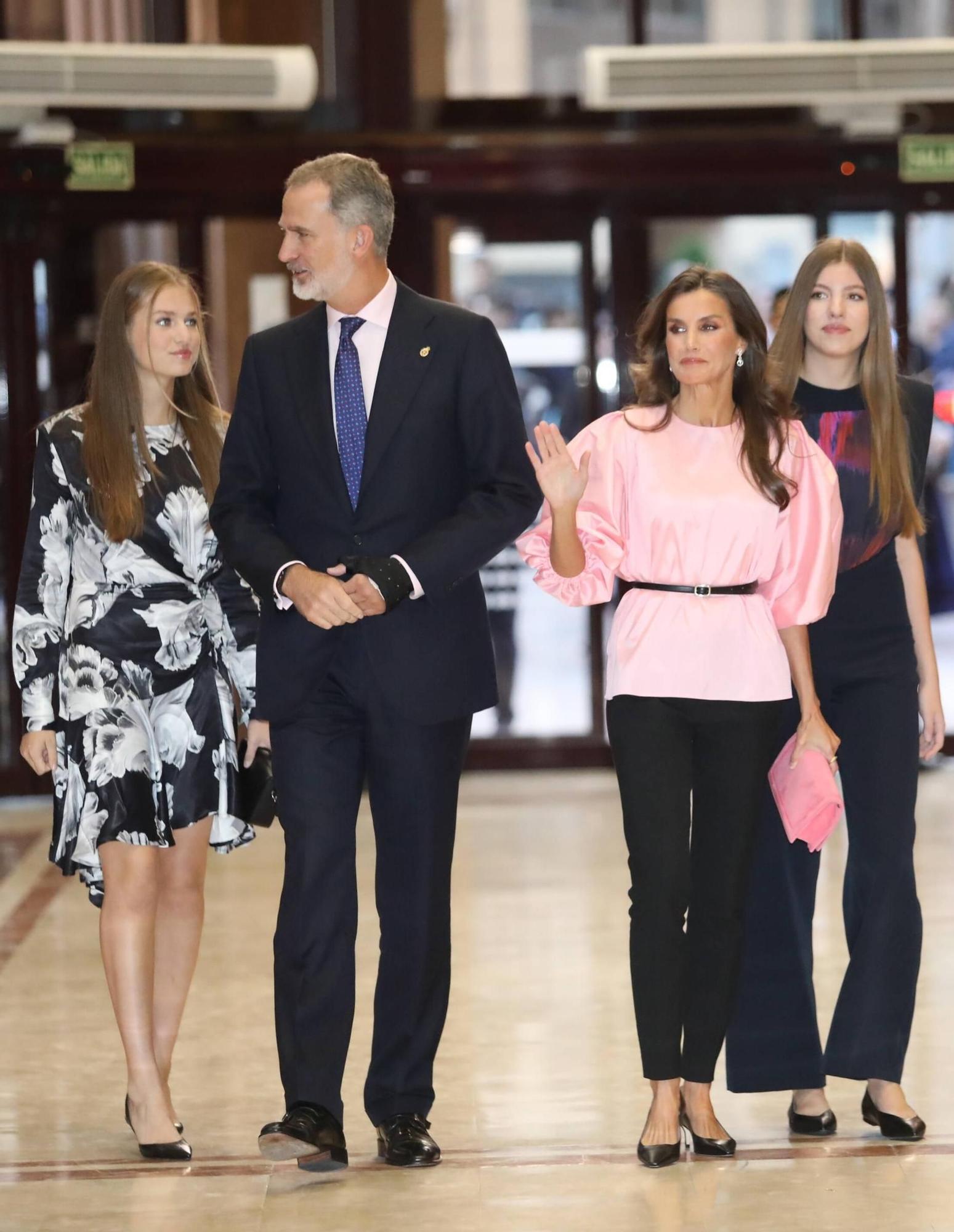 EN IMÁGENES: La Familia Real asiste en Oviedo al concierto de los premios "Princesa de Asturias"