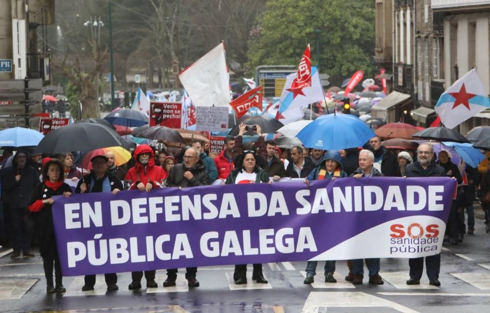 Miles de gallegos protestan contra el "desmantelamiento" de la sanidad pública. // X. Álvarez