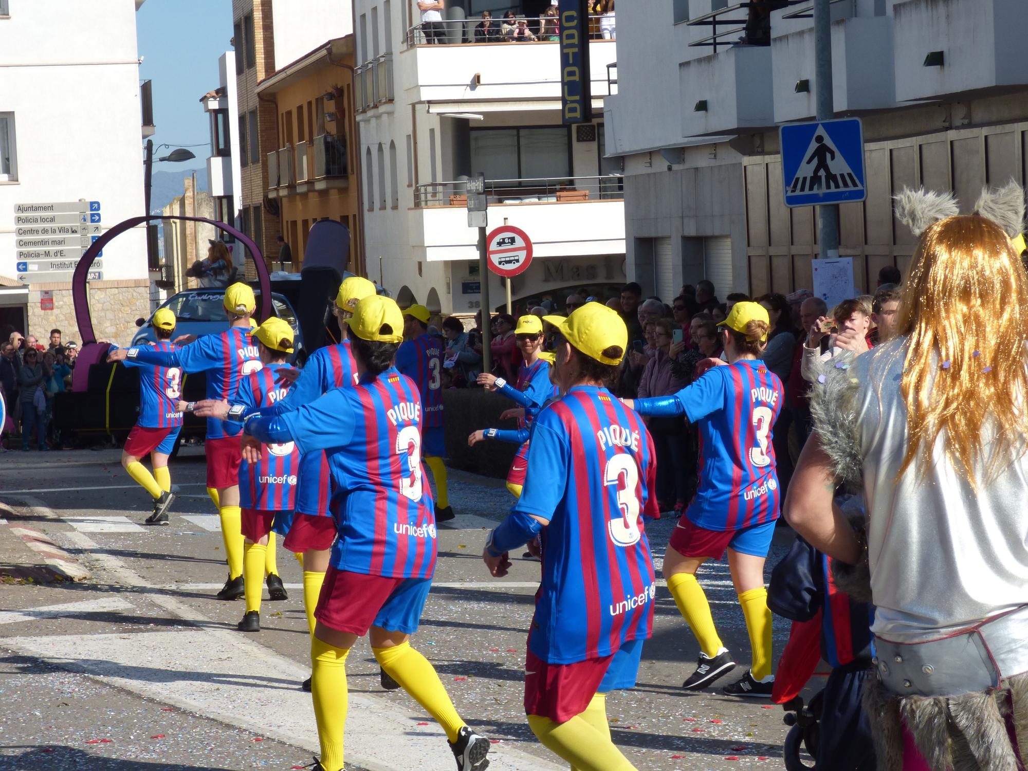 L'Escala vibra amb una rua de carnaval carregada d'imaginació