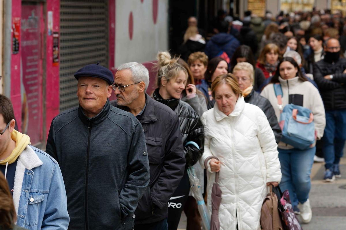 Búscate en la galería de fotos del reparto del ''libret' de Magdalena en Castelló