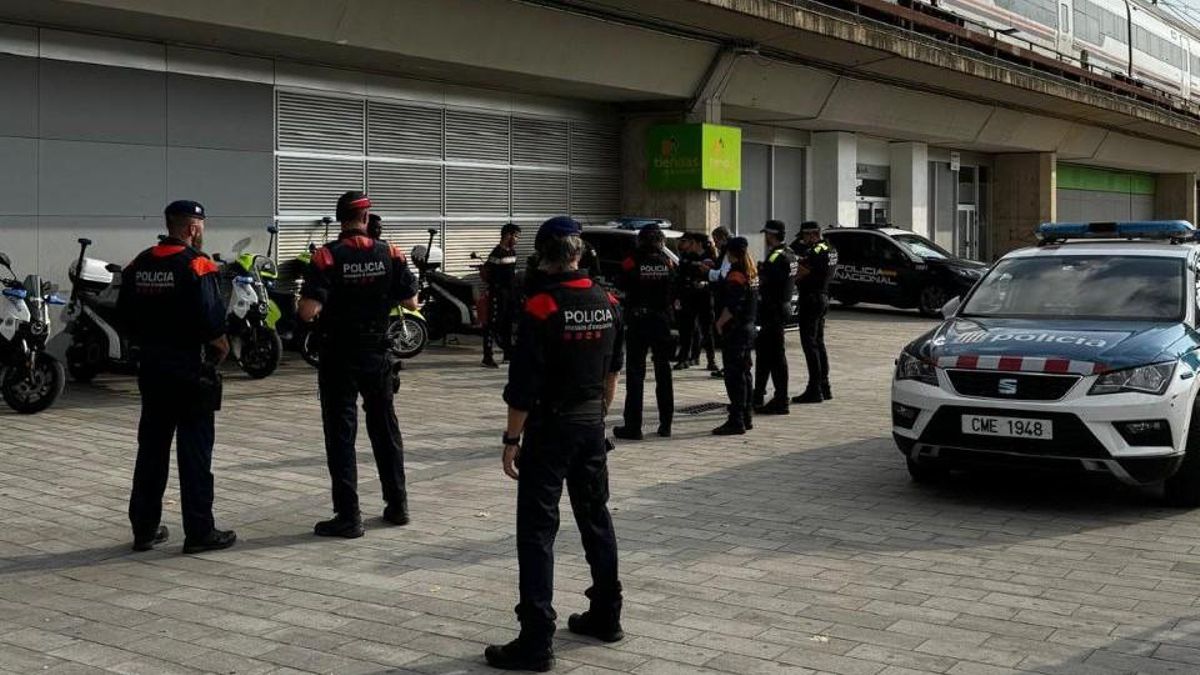 Los Mossos cazan in fraganti a un depredador sexual de estudiantes en un autobús en Girona