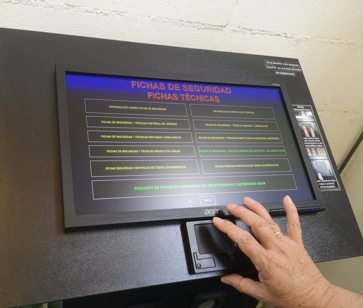 Pupitres para consulta de información de interés.