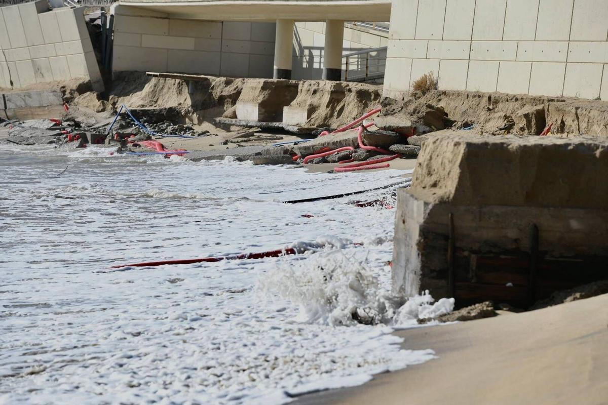 La playa de la Nova Marbella desaparece tras el temporal