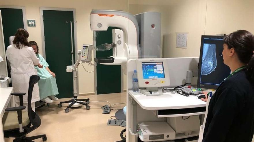 El Hospital Universitario Cáceres, primer centro público de España en realizar mamografías con contraste