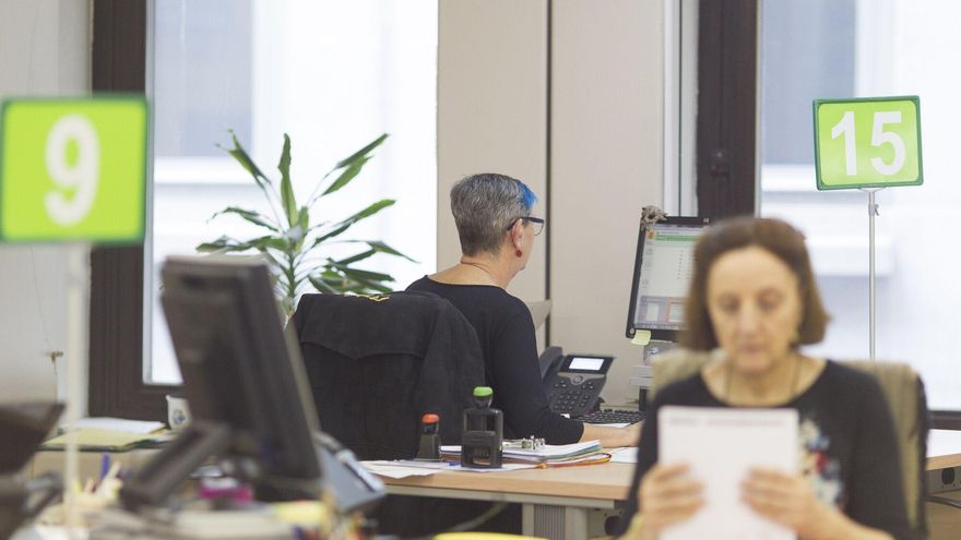 El teletrabajo en la Junta de Andalucía: qué funcionarios pueden solicitarlo, condiciones y días permitidos por el nuevo modelo