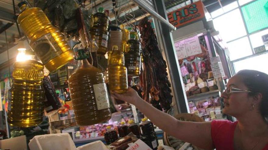 Al igual que el que se vende en otros establecimientos, el aceite para hostelería ha de servirse en envases no reutilizables.