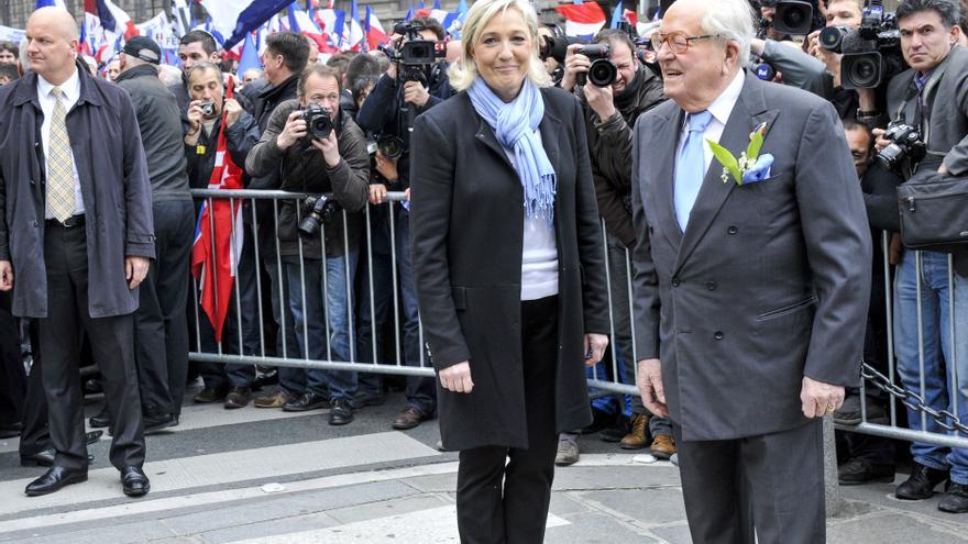 Jean-Marie Le Pen junto a su hija, Marine Le Pen.