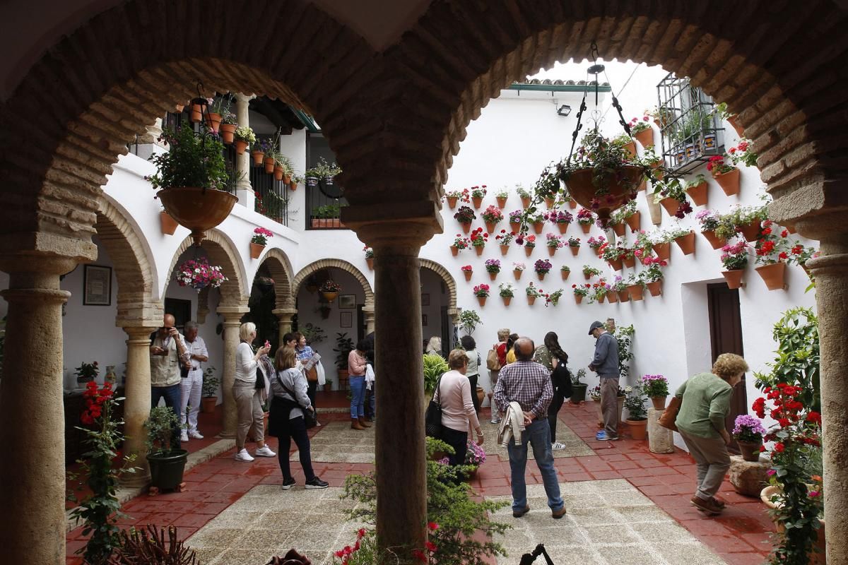 Apurando la fiesta de los patios por la Judería