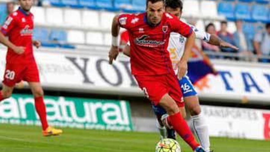 Óscar Díaz, con el Numancia ante el Tenerife. heraldo de soria