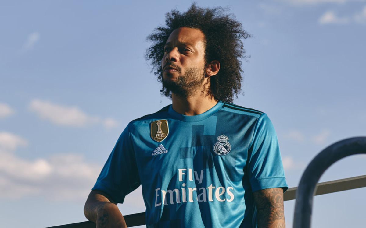 El Madrid presume de su nueva tercera camiseta