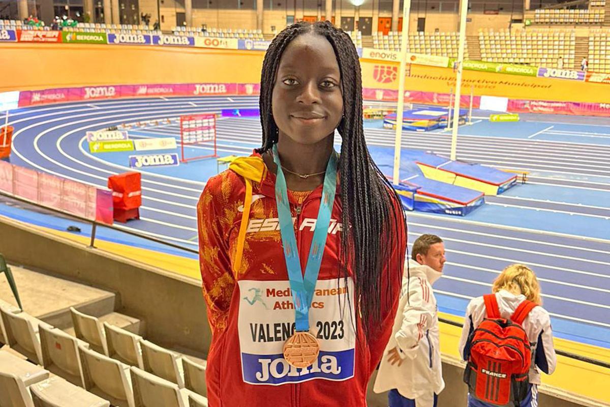 En Longitud, EVELYN YANKEY AWOTWI, tercera con 6,18.