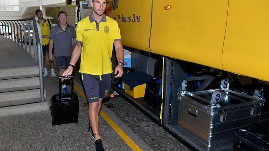 Salida de la UD Las Palmas al Aeropuerto de Gando para volar a Madeira