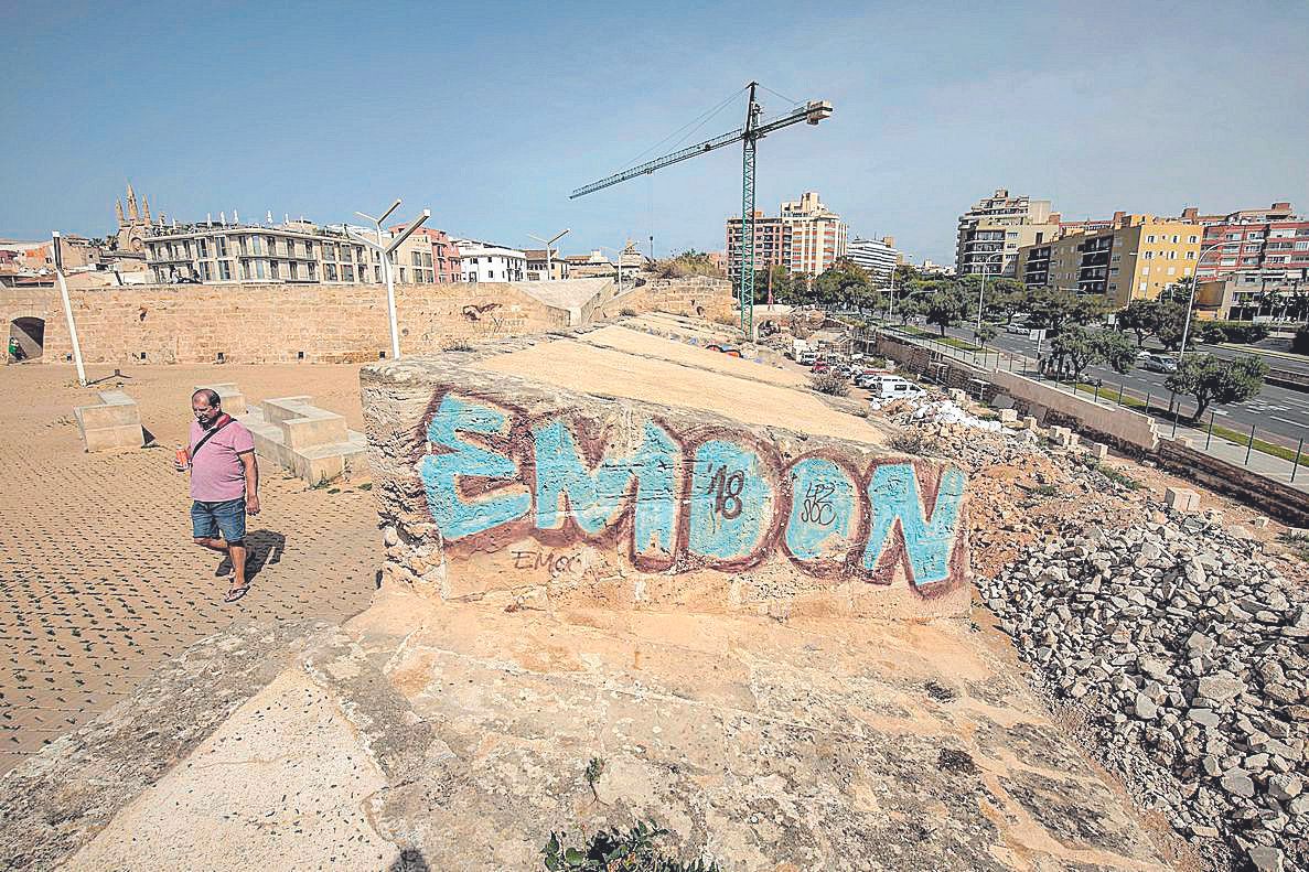 Vandalismo de autor en la muralla